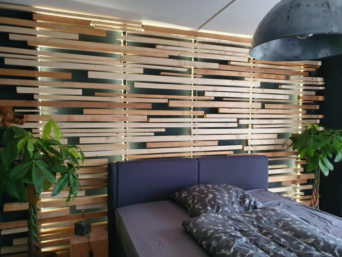 Black & Wood Design Im Zentrum Appartamento *
