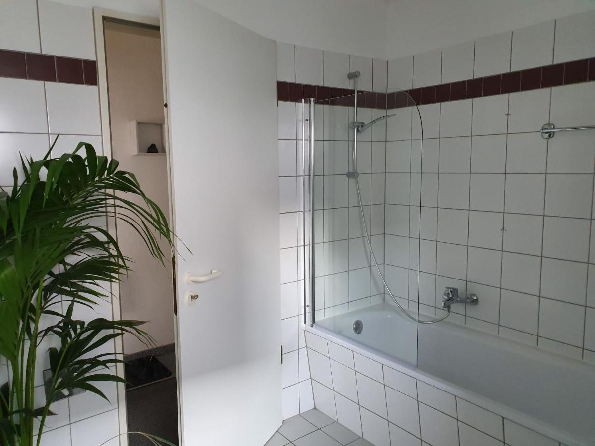 Black & Wood Design Im Zentrum *